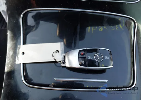 2017 Mercedes-Benz E 300 4Matic z USA, uszkodzony, nr VIN WDDZF4KB2HA037834